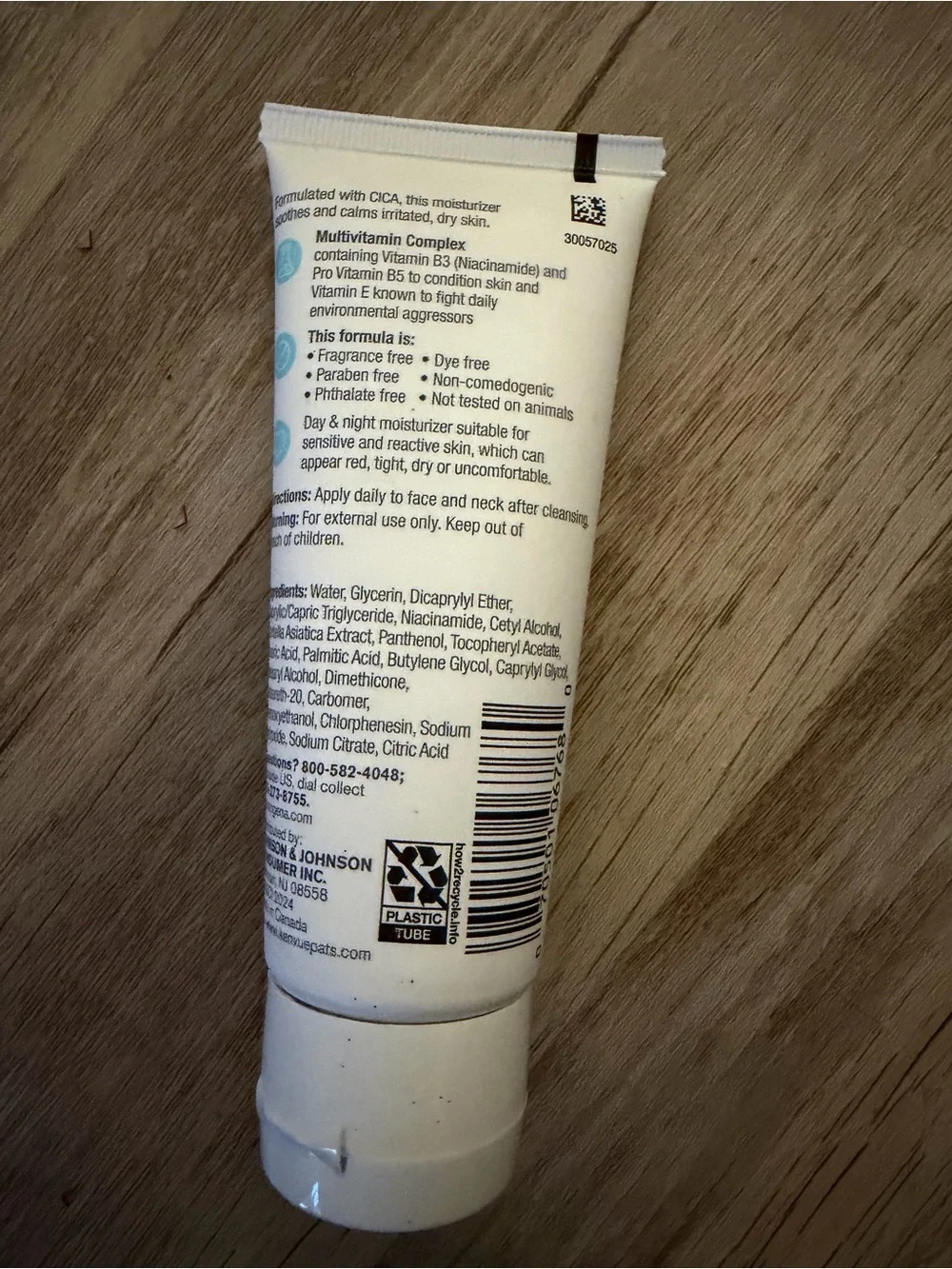 Neutrogena Ultra Gentle Daily Facial Moisturizer - White & Light Blue